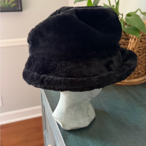 Black Faux Fur bucket hat Cossack style hat. Adjustable inside strap - Picture 4 of 6